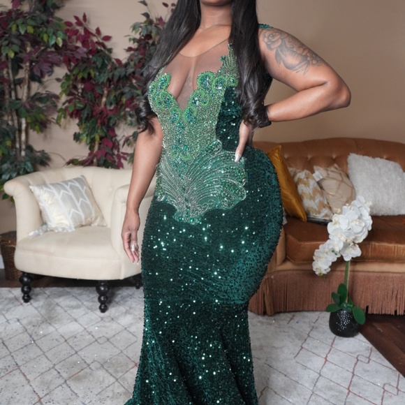 Green handmade event dress - Picture 2 of 5